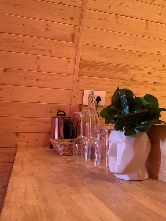 Cozy Capsules - Modern Hut Bed and Breakfast Kukkal Eksteriør billede